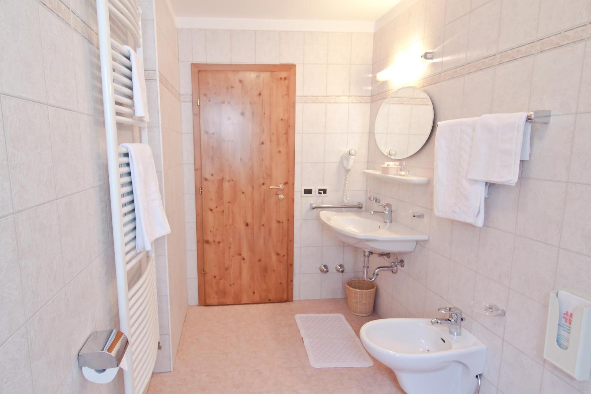 באדיה Hotel San Leonardo מראה חיצוני תמונה